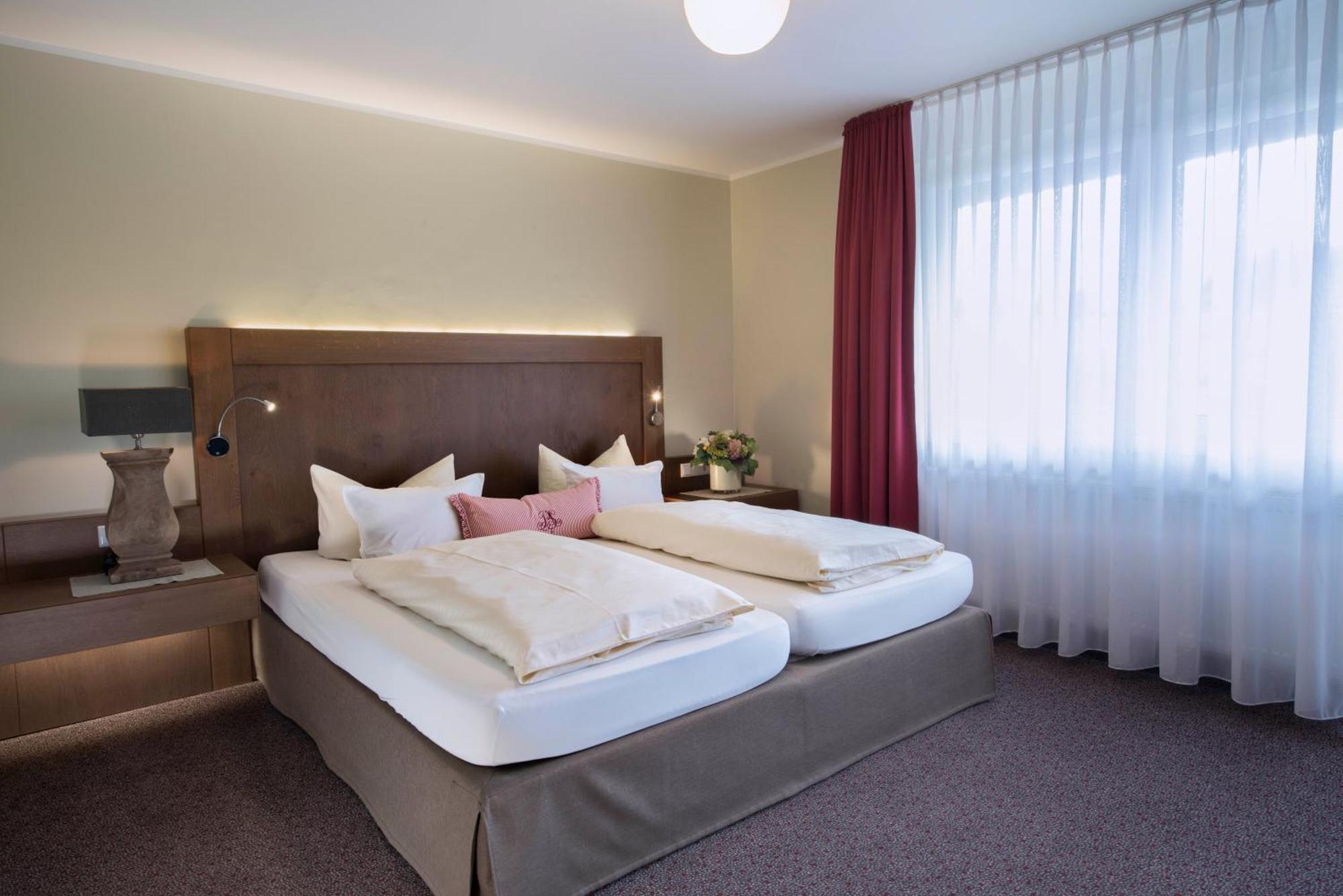 Best Western Hotel Brunnenhof Weibersbrunn Exterior foto